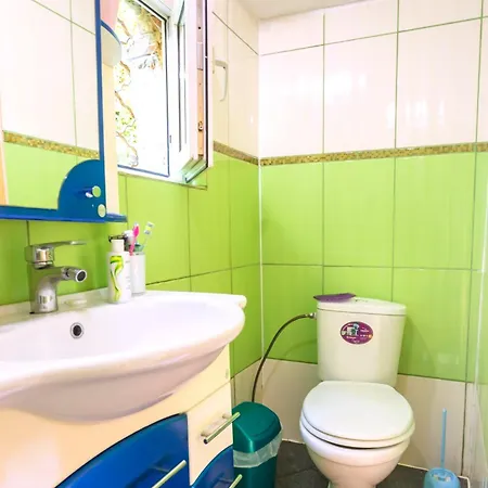 Апартаменты Baba Yagas House